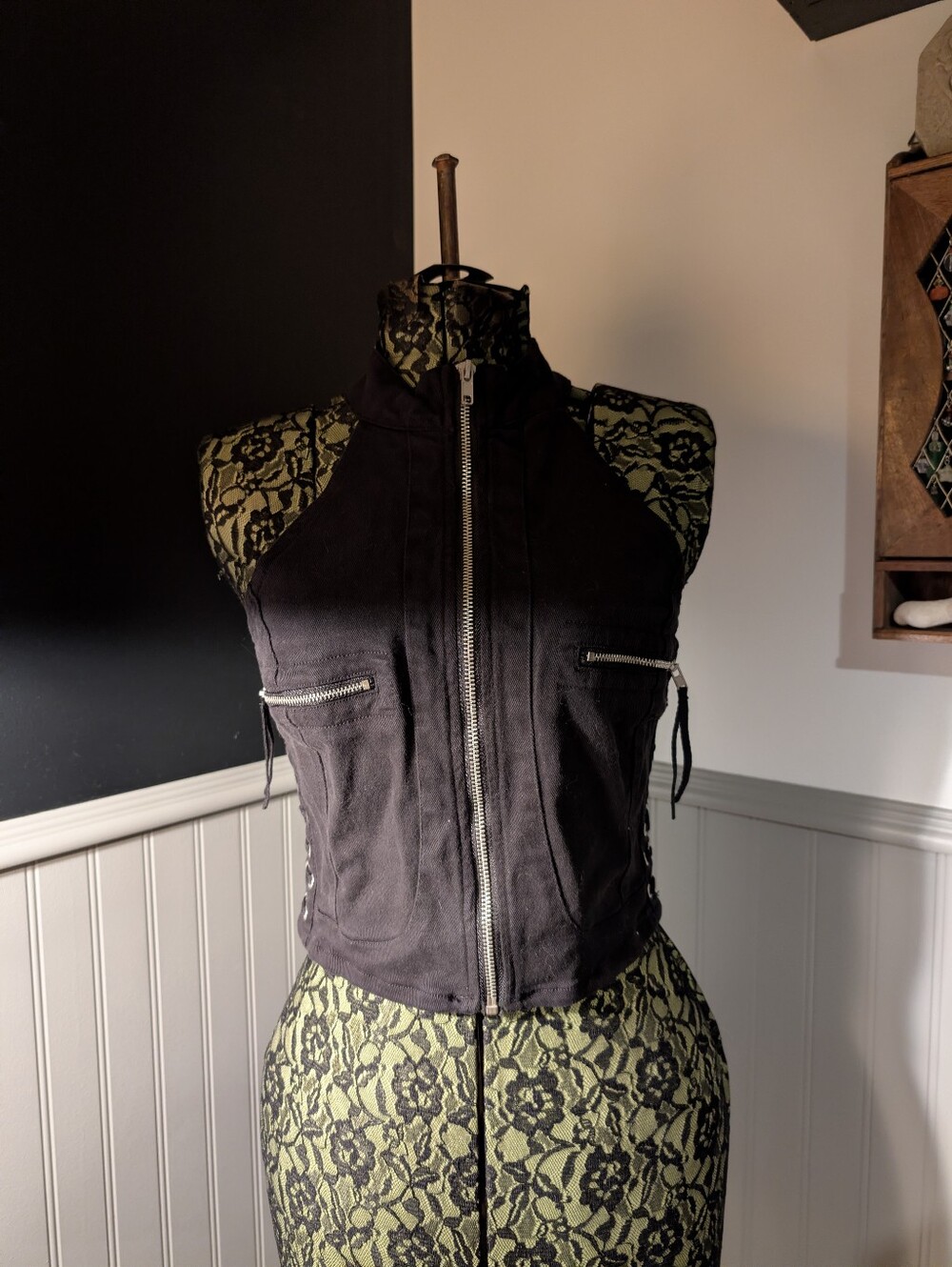 Forever 21 Black Sleeveless Zip-Front Vest